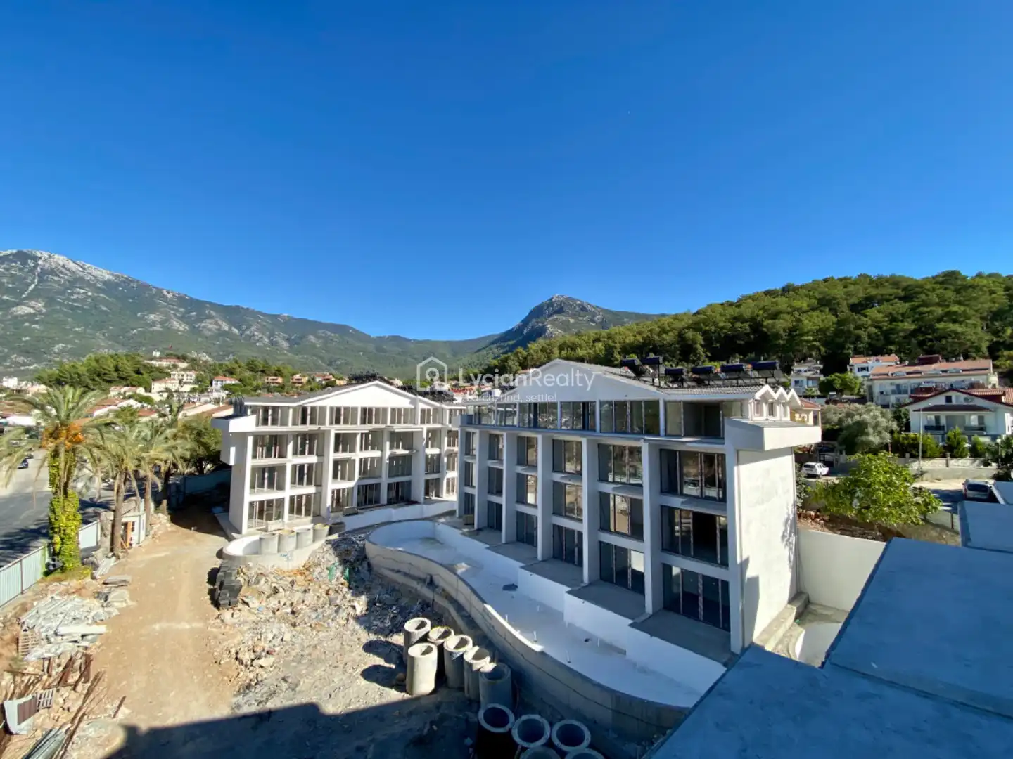 SWIM UP RESIDENCE IN HISARONU