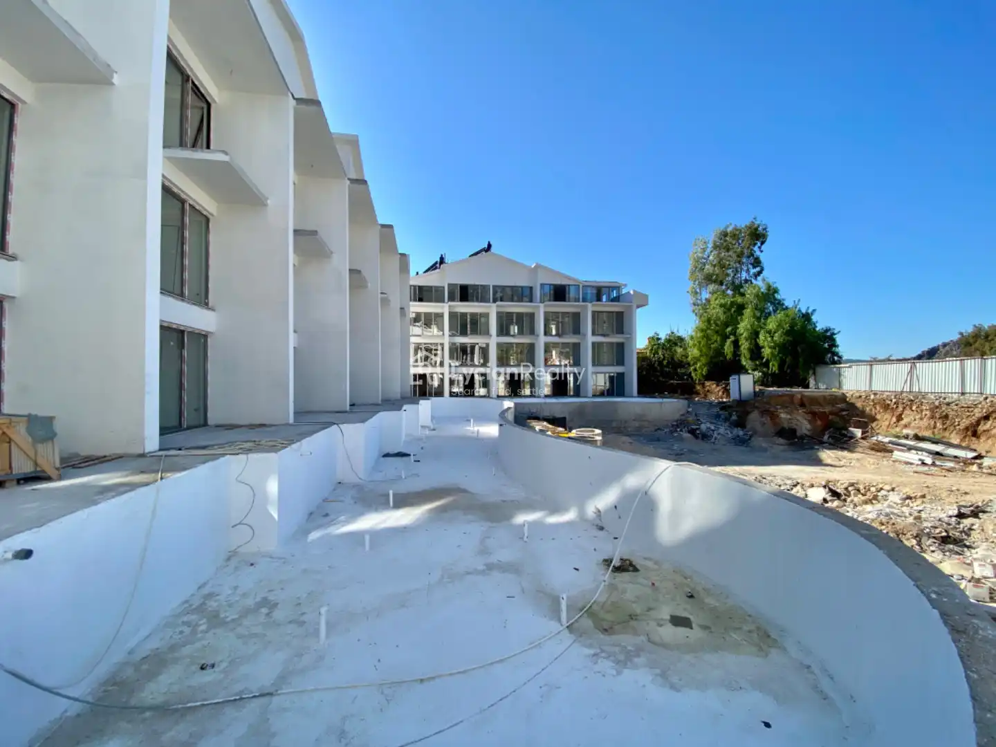 SWIM UP RESIDENCE IN HISARONU