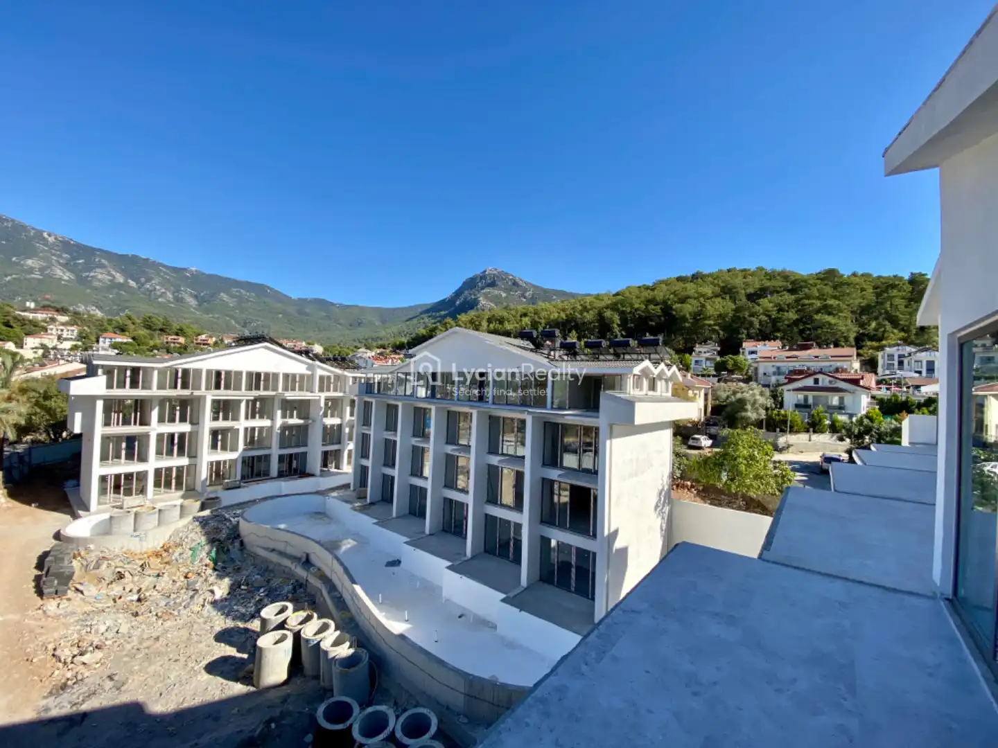 SWIM UP RESIDENCE IN HISARONU