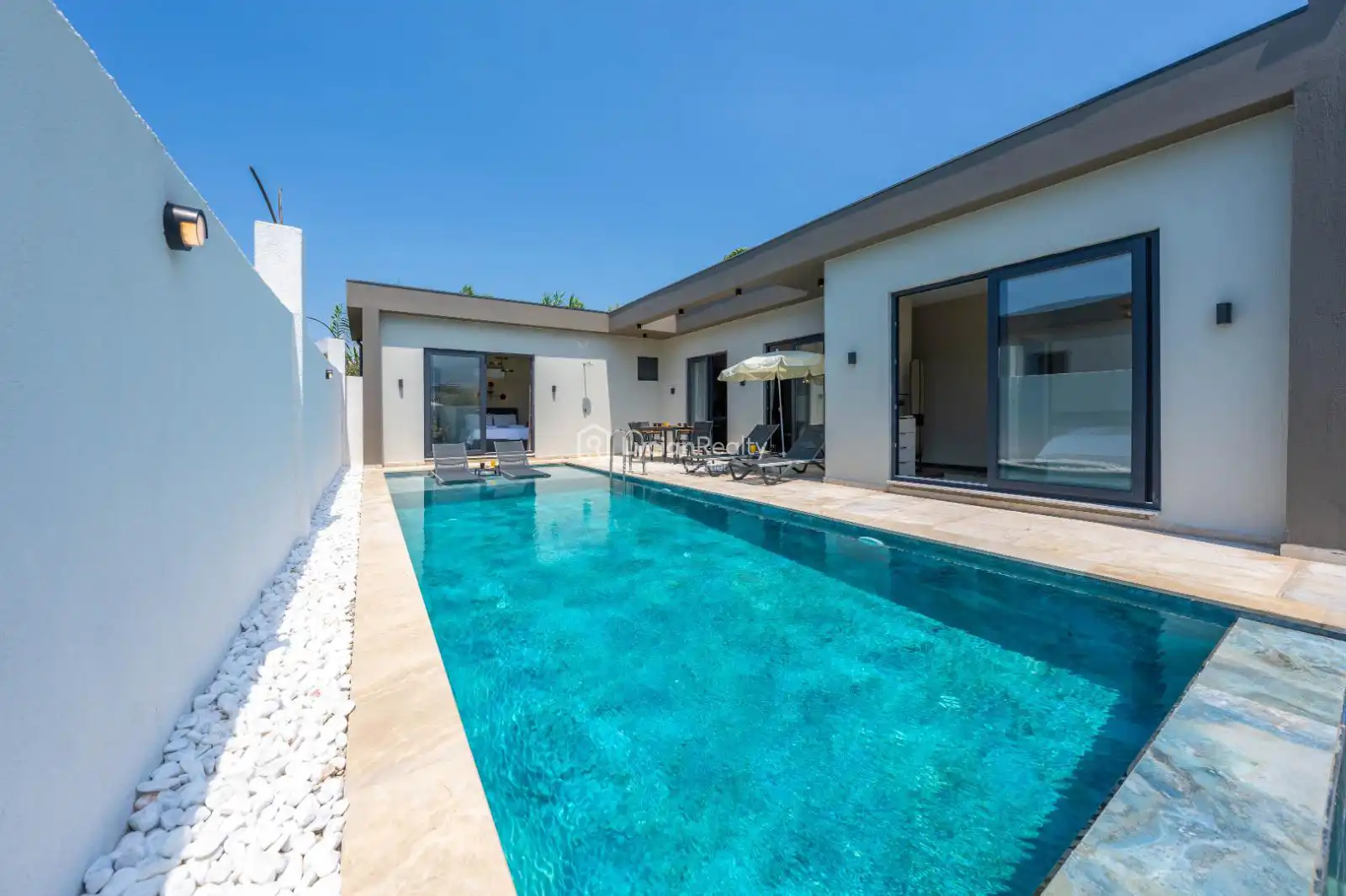 Minimalist Single Storey Villa for Rent | VILLA SHIRT
