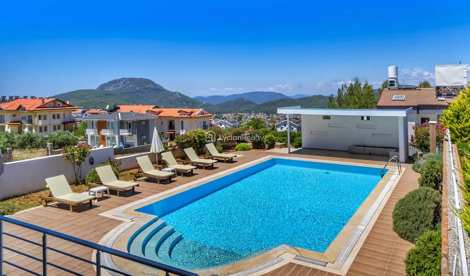 VILLA ELVO | Villa for Sale with Large Pool