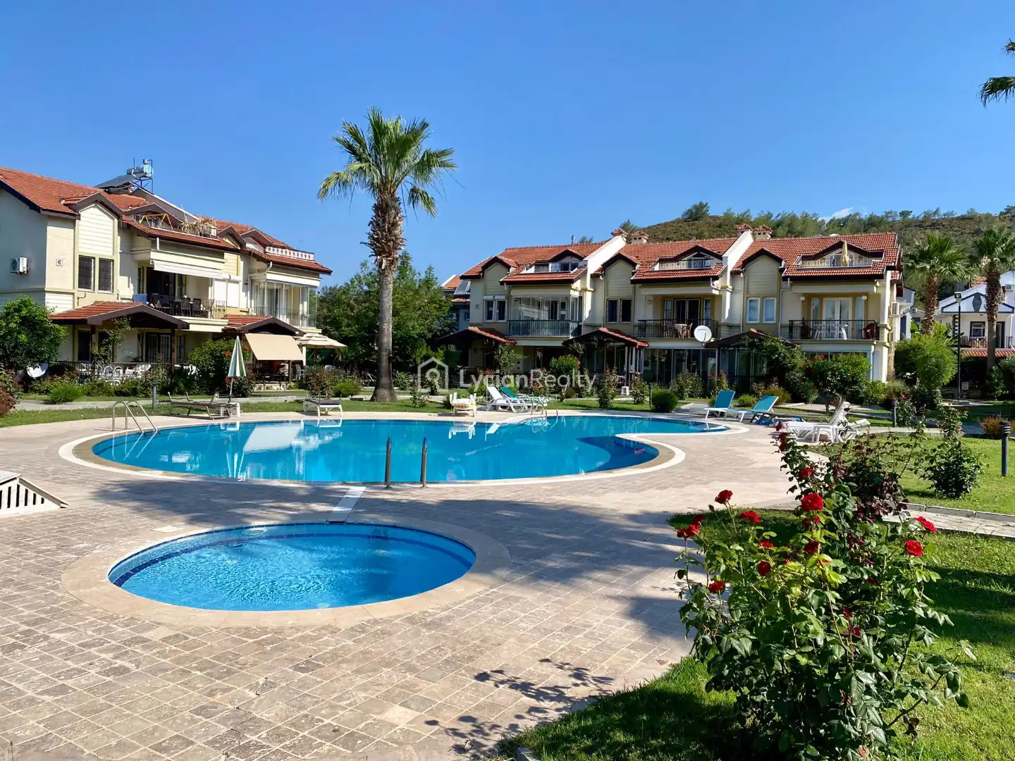 Flat Green - Turkish Houses with Large Gardens and Pools