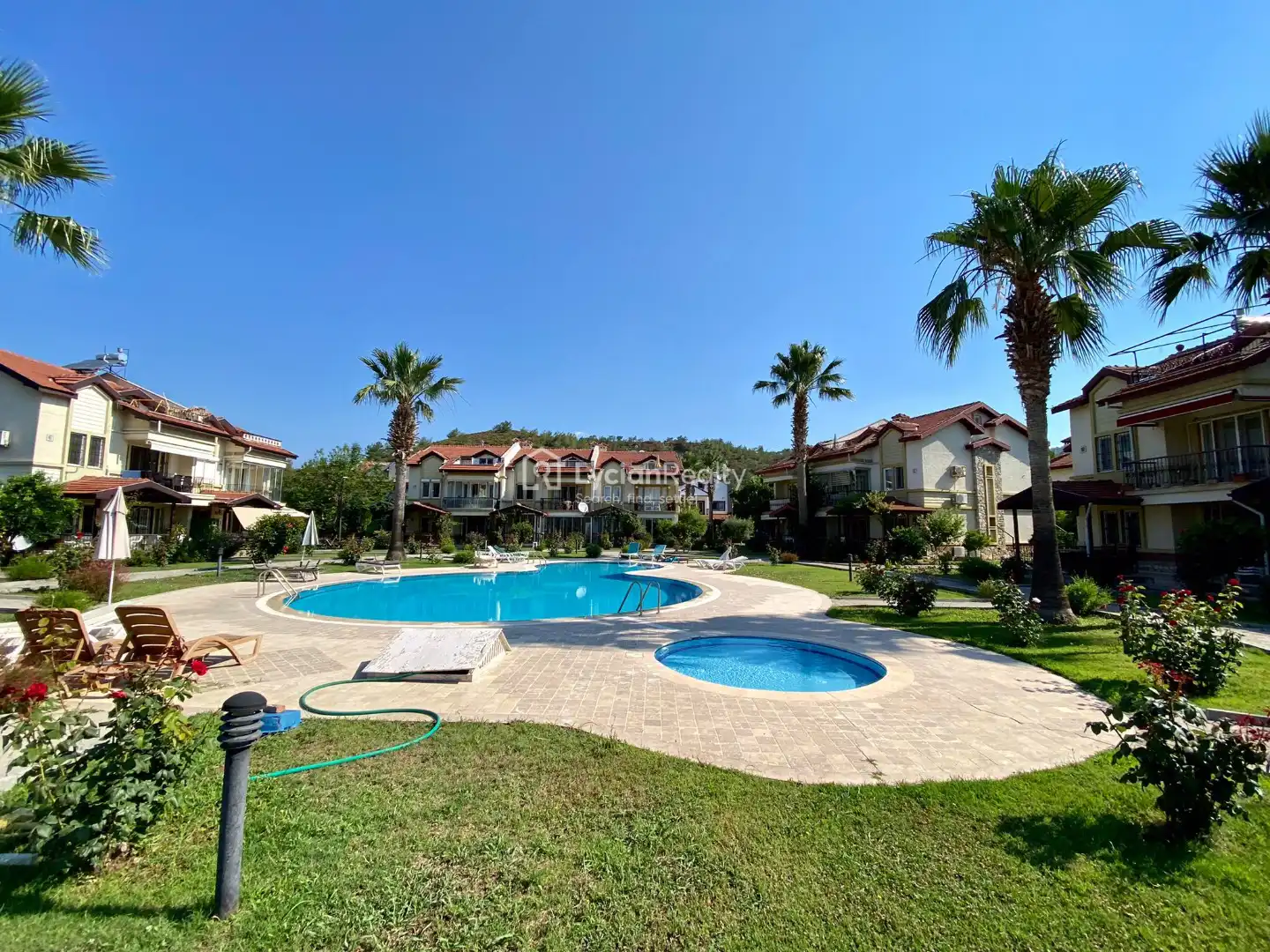 Flat Green - Turkish Houses with Large Gardens and Pools