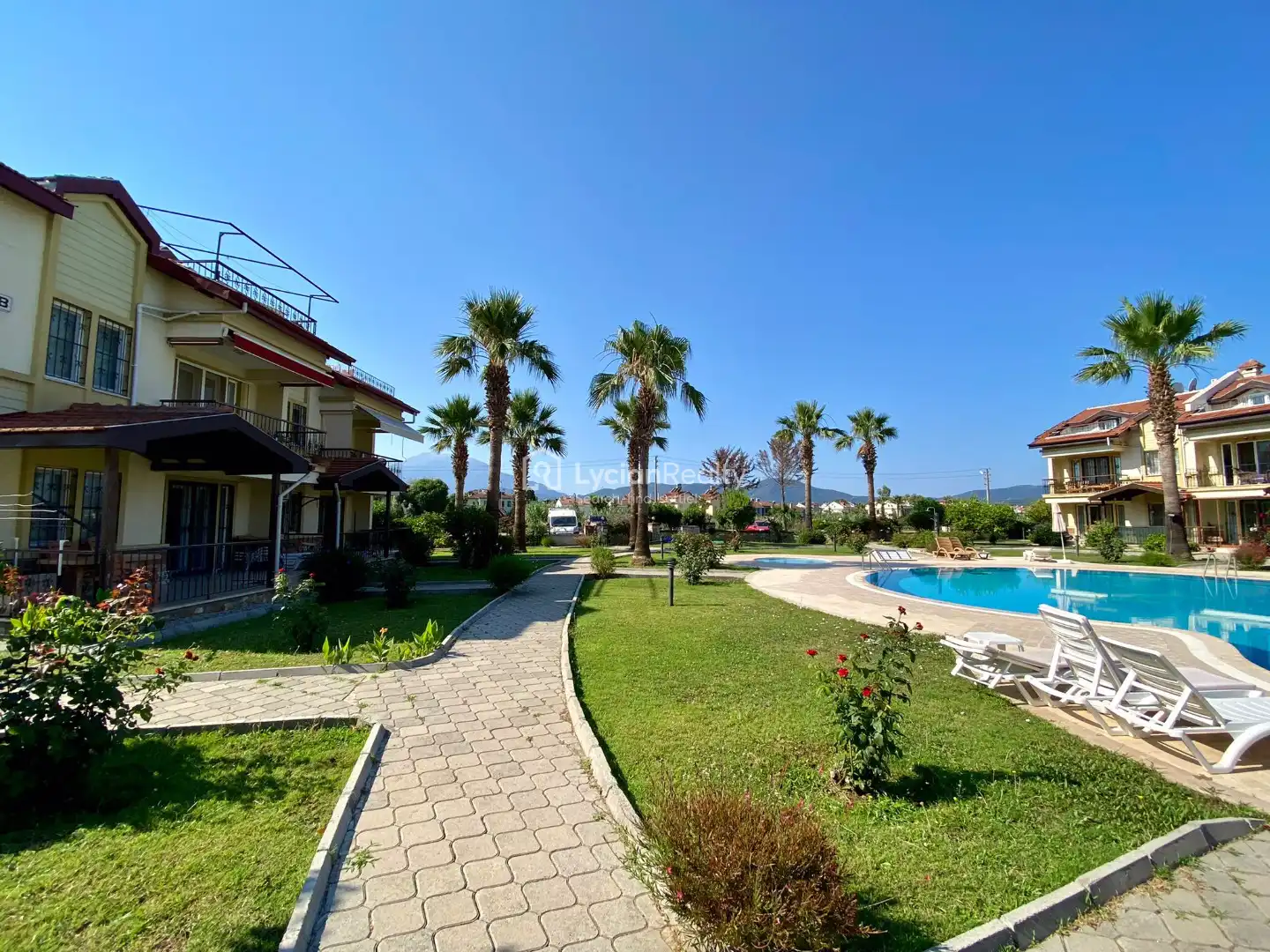 Flat Green - Turkish Houses with Large Gardens and Pools