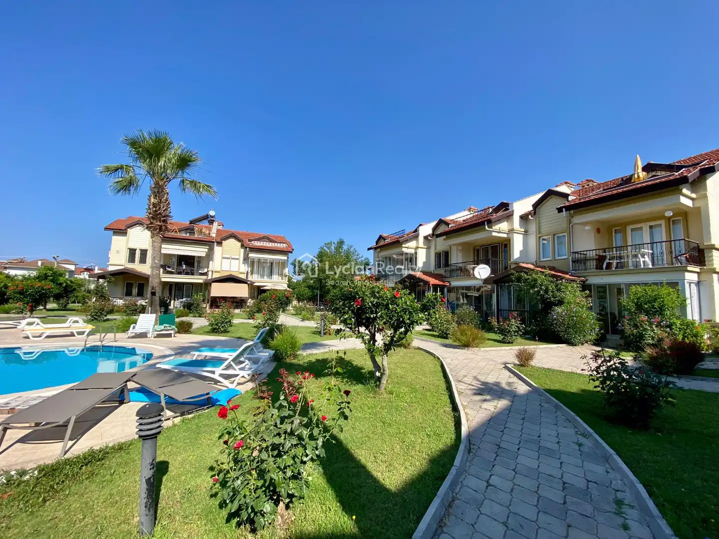 Flat Green - Turkish Houses with Large Gardens and Pools