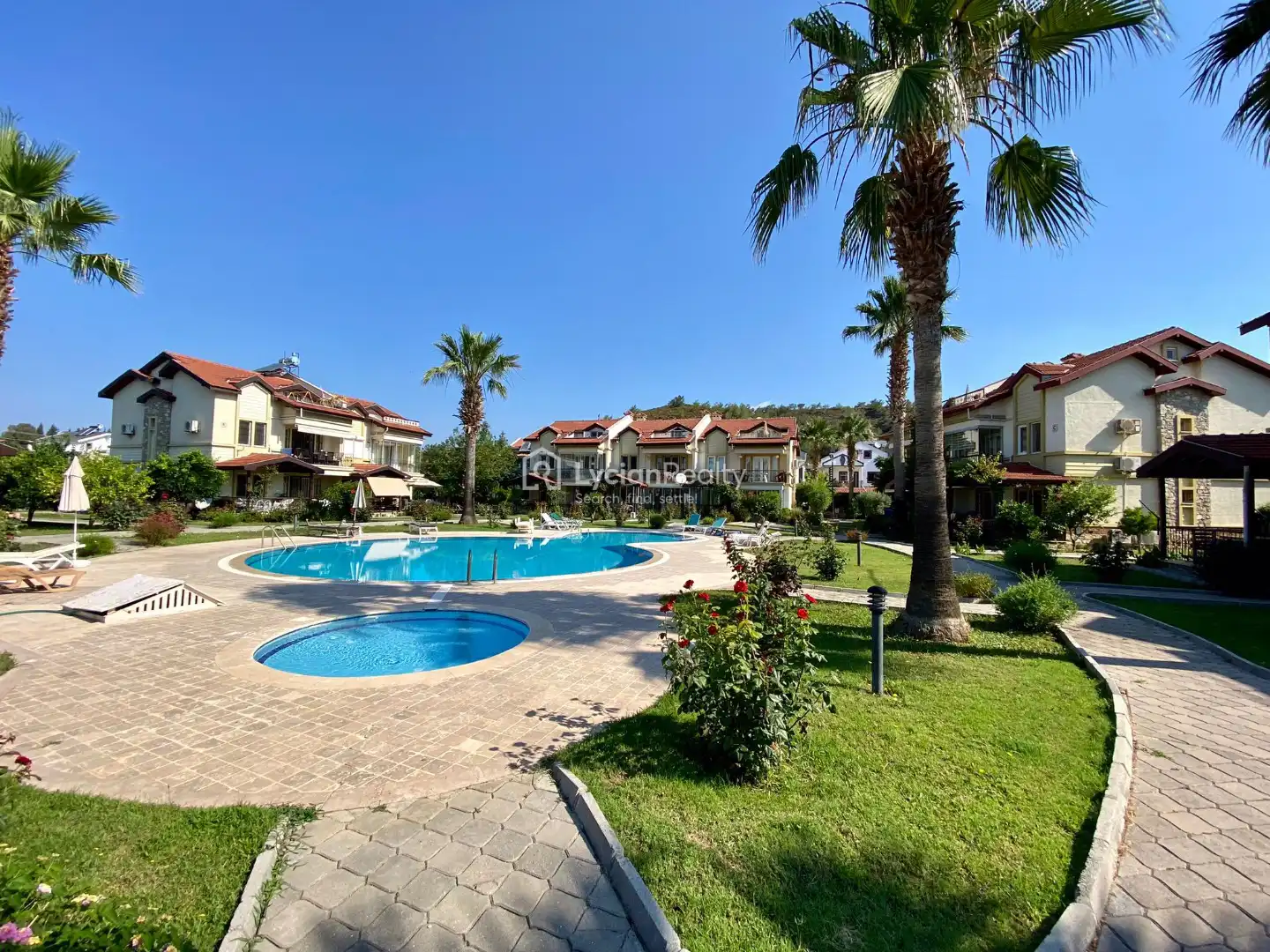 Flat Green - Turkish Houses with Large Gardens and Pools